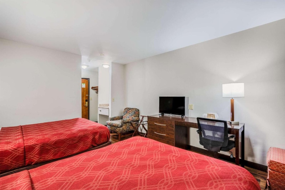 Econo Lodge Airport - Milwaukee